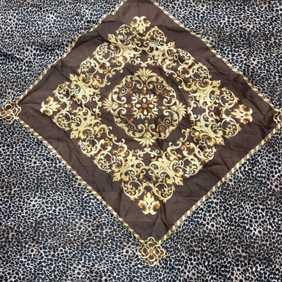 CLASSIC Scroll/Leopard Print Scarf Polyester 33” Square - Picture 3 of 6